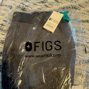 Brand new with tags figs medium petite pants, scrub